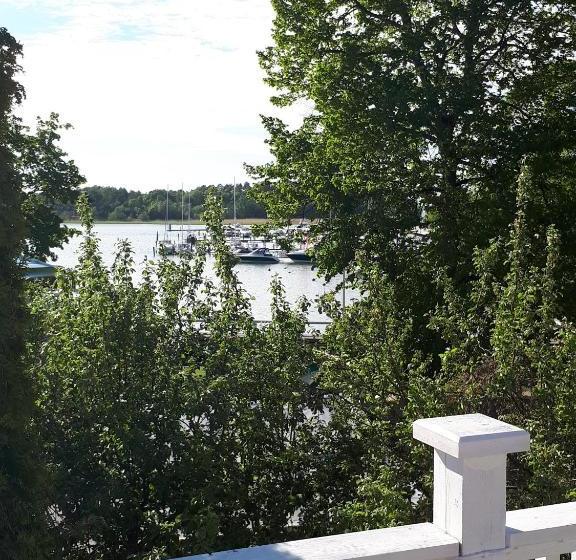 هاستل Li Luostarin Puutarha