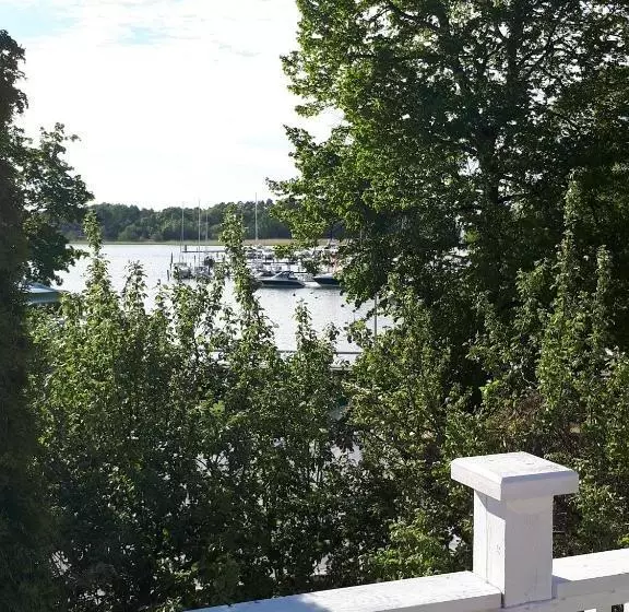 Retkeilymaja Li Luostarin Puutarha