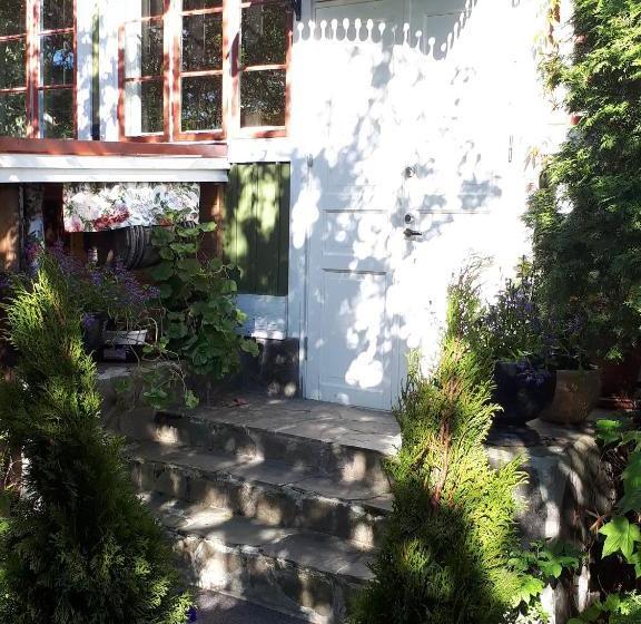 هاستل Li Luostarin Puutarha