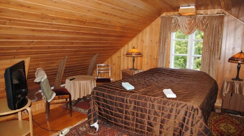 هاستل Li Luostarin Puutarha