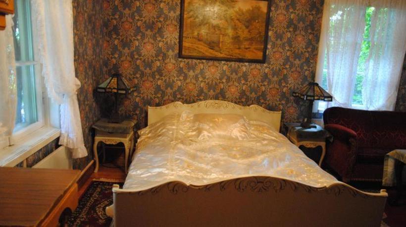 هاستل Li Luostarin Puutarha