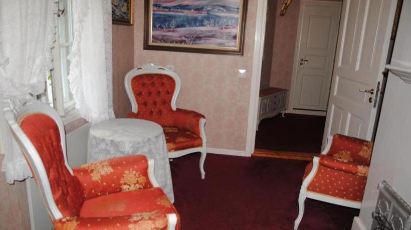 هاستل Li Luostarin Puutarha