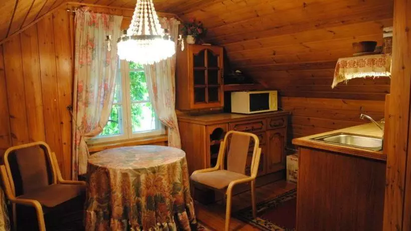 Retkeilymaja Li Luostarin Puutarha