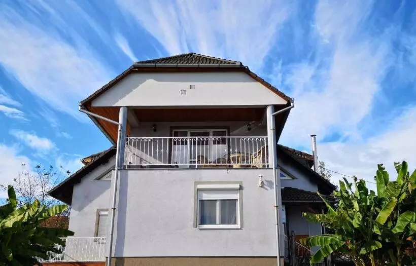 ペンション Szabó Vendégház