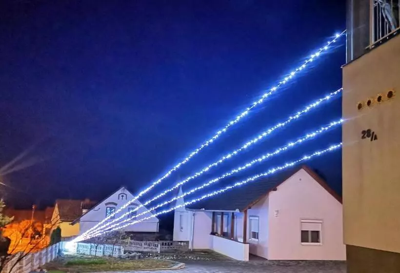 ペンション Szabó Vendégház