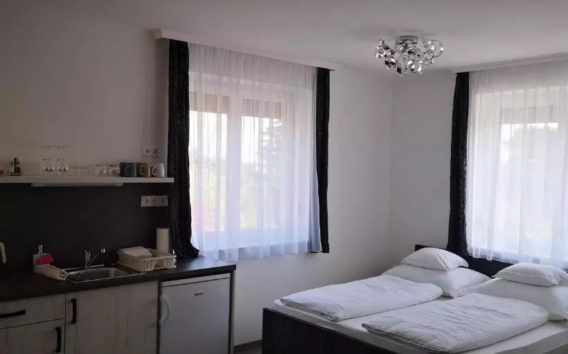 ペンション Szabó Vendégház