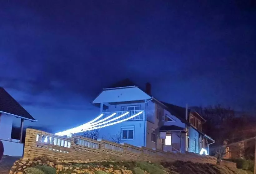 ペンション Szabó Vendégház