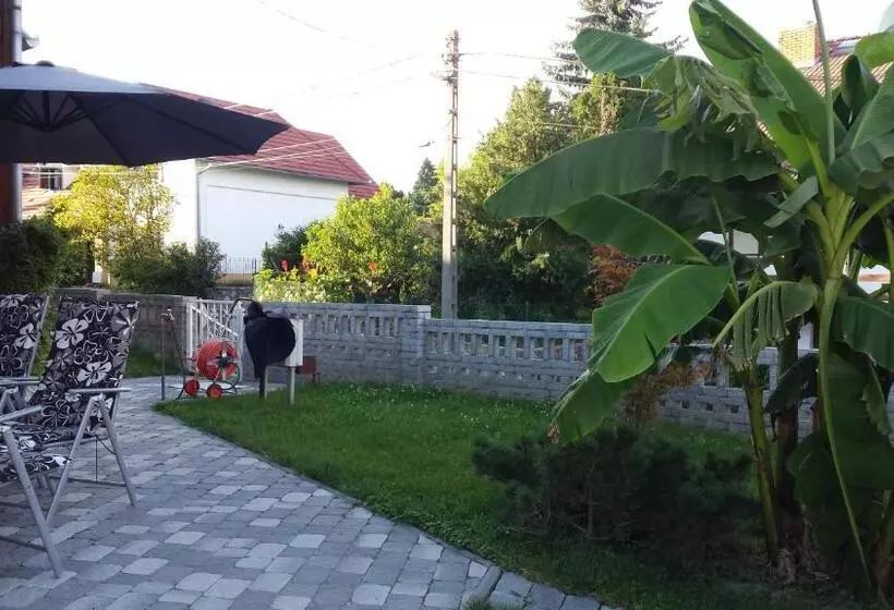 ペンション Szabó Vendégház