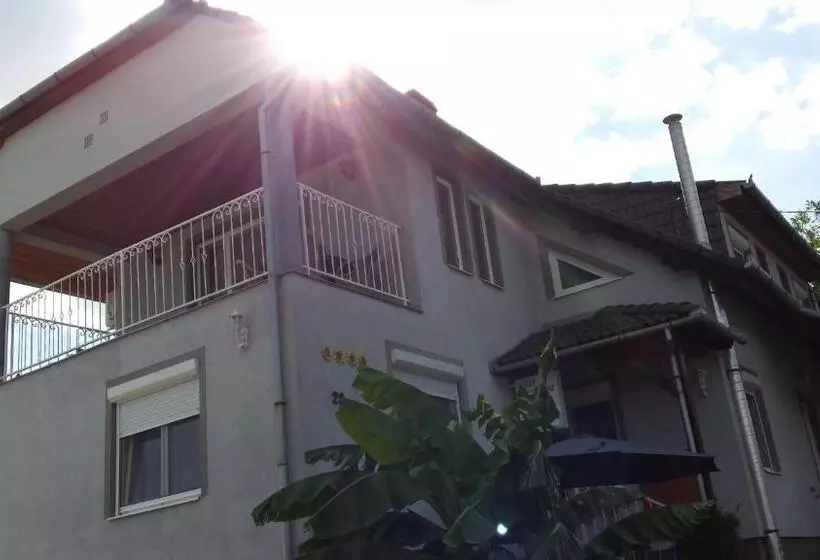 ペンション Szabó Vendégház