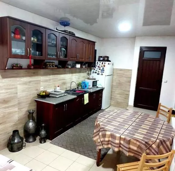 پانسیون Guest House Lela Rezo