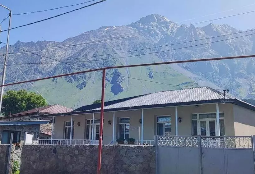 پانسیون Guest House Lela Rezo