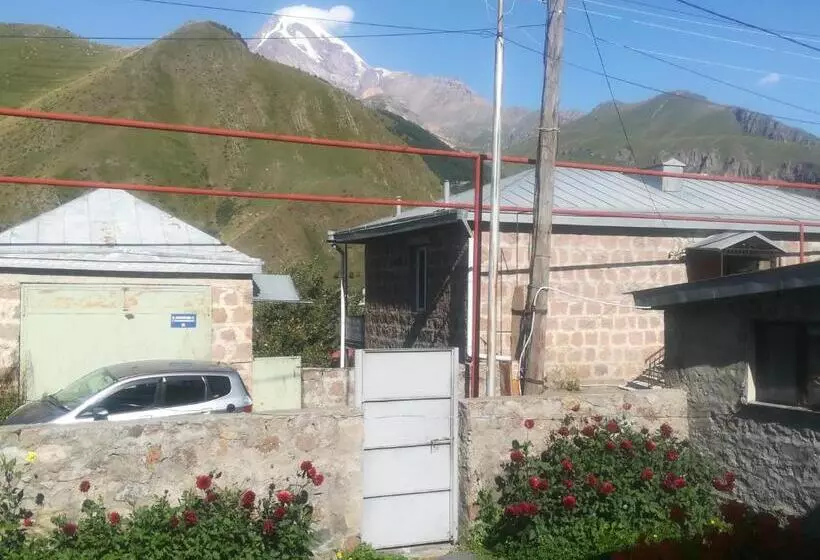 پانسیون Guest House Lela Rezo