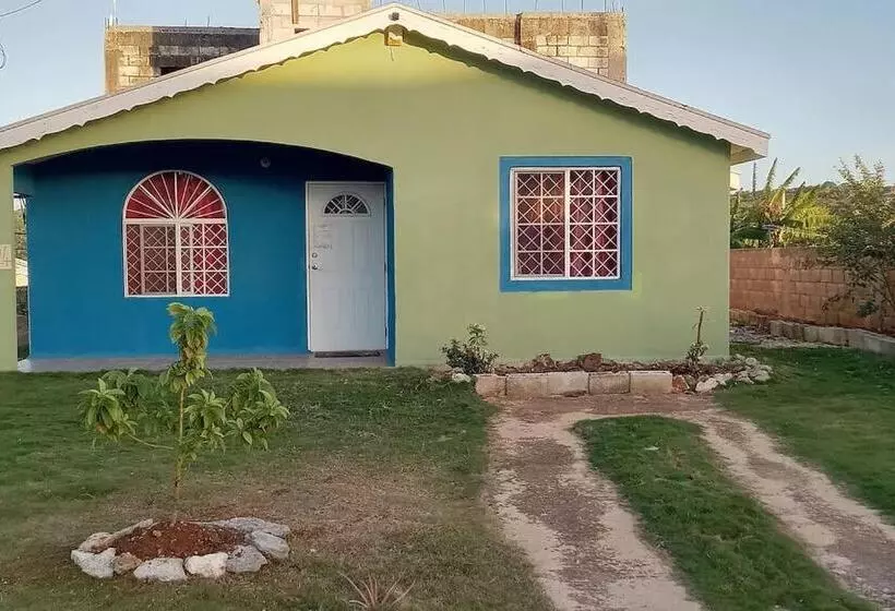 پانسیون Cheerful 2 Bedroom Home In Falmouth Garden