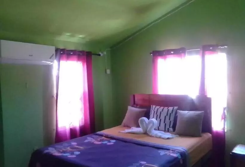 پانسیون Cheerful 2 Bedroom Home In Falmouth Garden