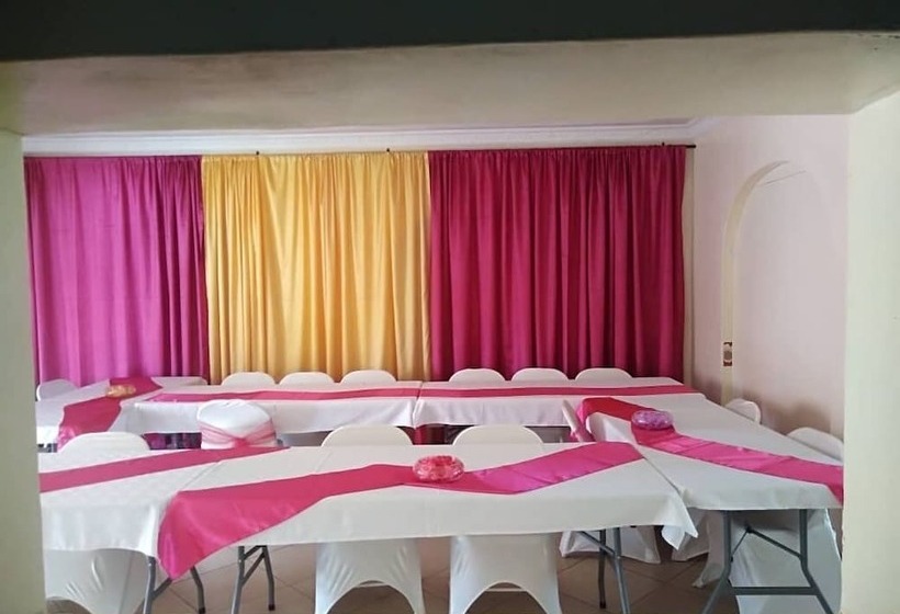 پانسیون Crown Inn Guest House