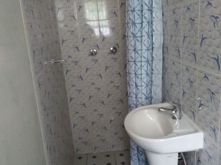 پانسیون Crown Inn Guest House