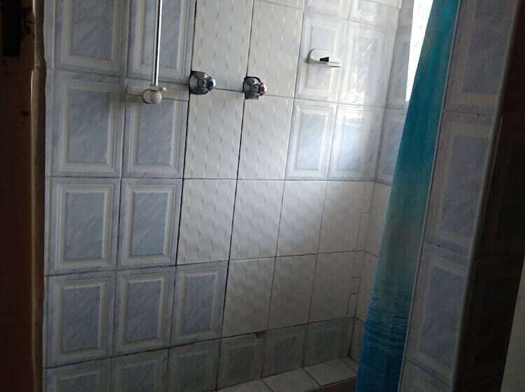 پانسیون Crown Inn Guest House