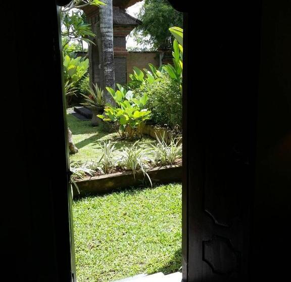 פנסיון Puri Kutat Lestari