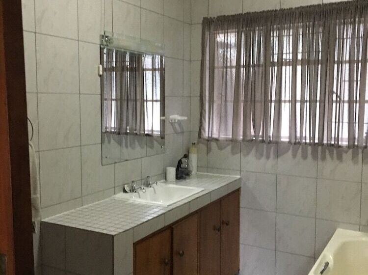 펜션 The Orchards Executive Accommodation Mp