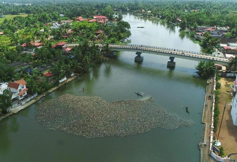 אתר נופש Triveny River Palace