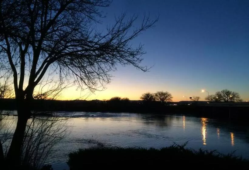 Retkeilymaja Skyfall Guestrooms