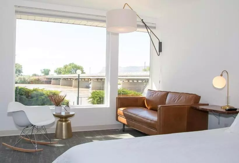 Retkeilymaja Skyfall Guestrooms