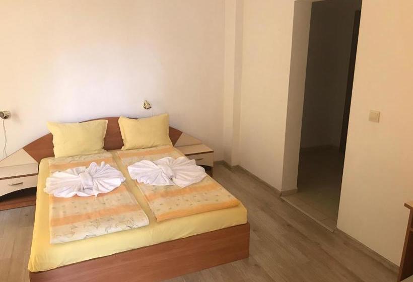 پانسیون Family Hotel Friends