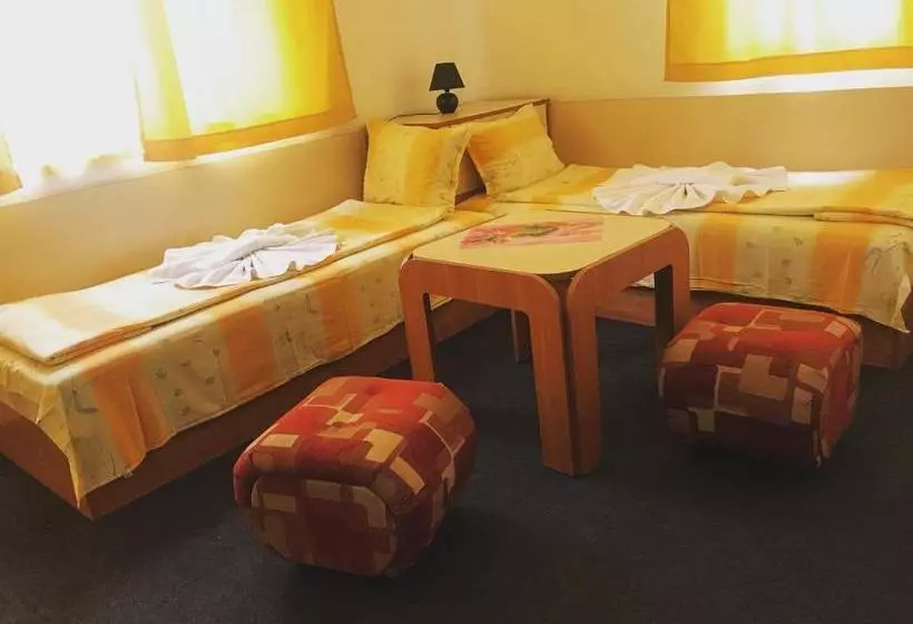 پانسیون Family Hotel Friends