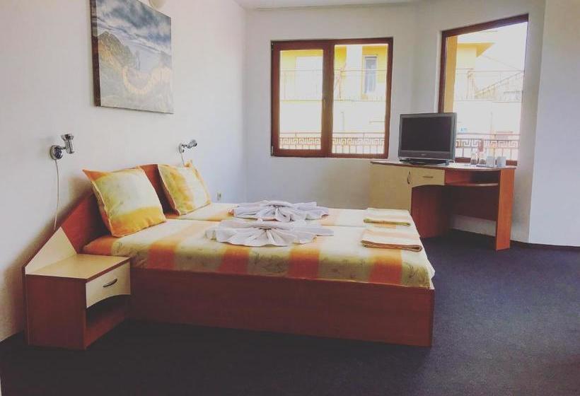 پانسیون Family Hotel Friends