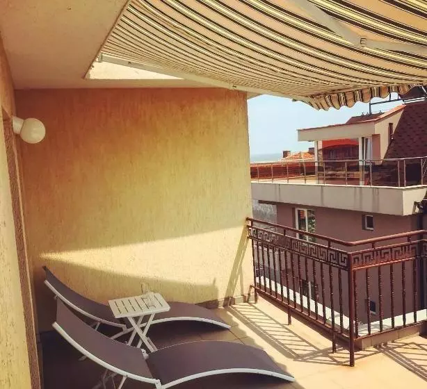پانسیون Family Hotel Friends