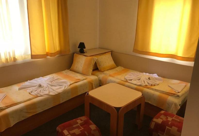 پانسیون Family Hotel Friends