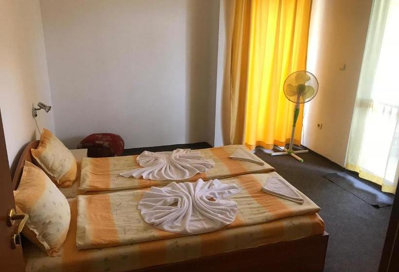 پانسیون Family Hotel Friends