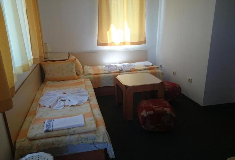 پانسیون Family Hotel Friends