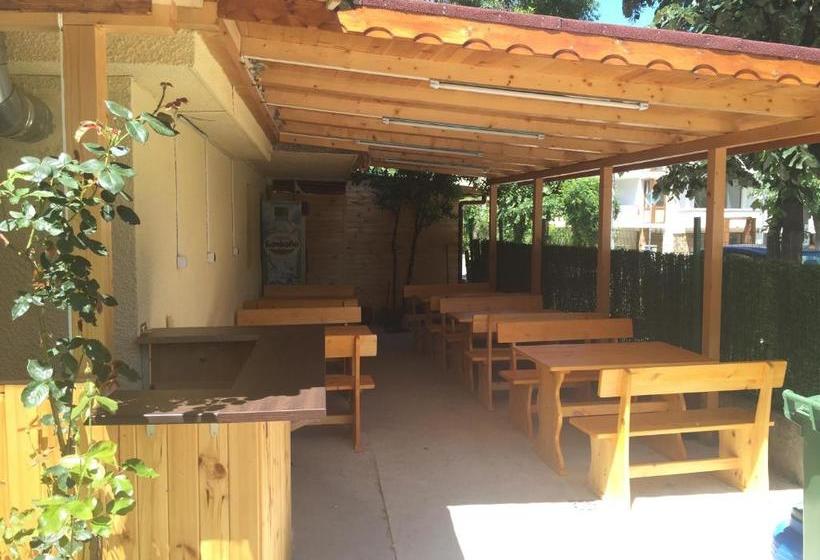 پانسیون Family Hotel Friends