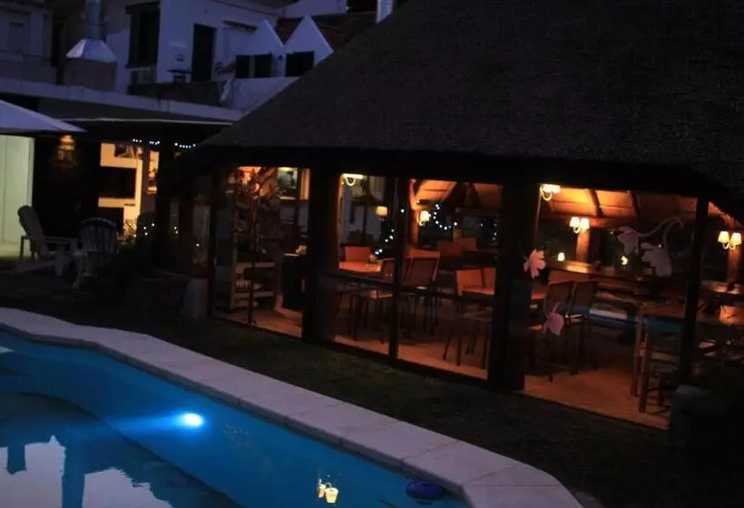 Retkeilymaja Santoral Restaurante Y Posada Pet Friendly