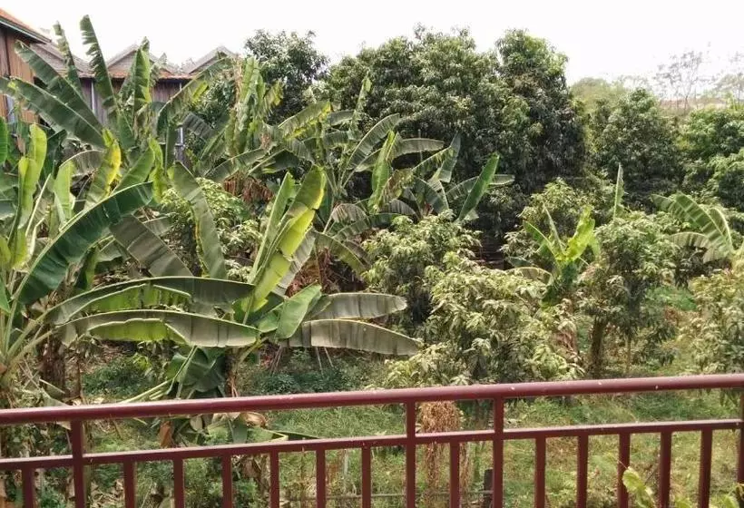 Retkeilymaja Phalla Riverside