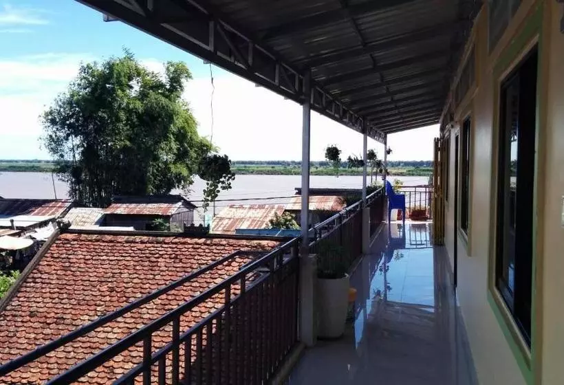 Retkeilymaja Phalla Riverside