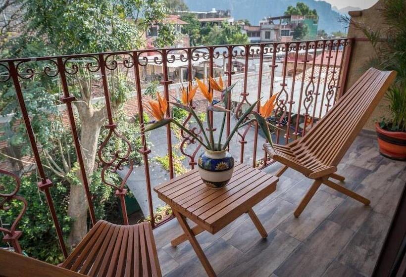 بنسيون Flor De Cera