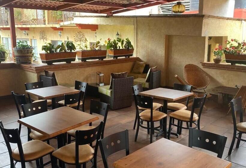 بنسيون Flor De Cera