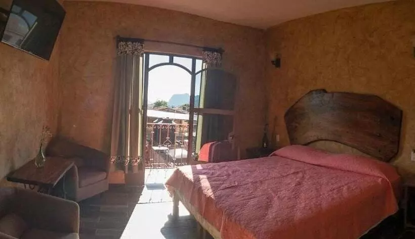 ペンション Flor De Cera