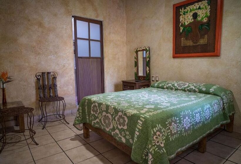 بنسيون Flor De Cera