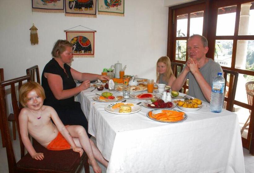 Pensionat Imaaga Kandy Residence