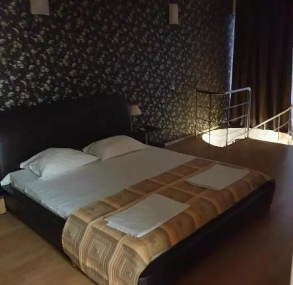 Majatalo Guest House California