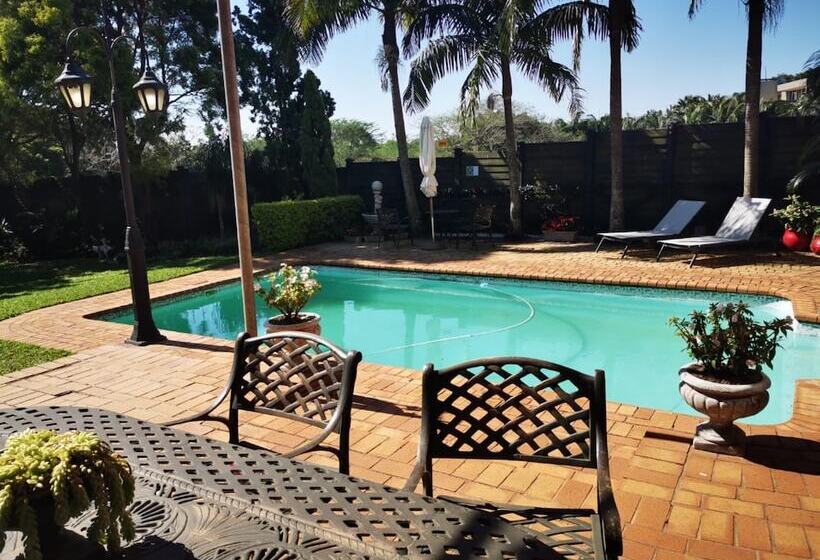 פנסיון Hillton Manor Guest House