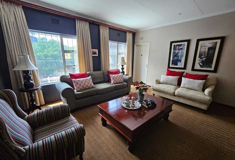 פנסיון Hillton Manor Guest House