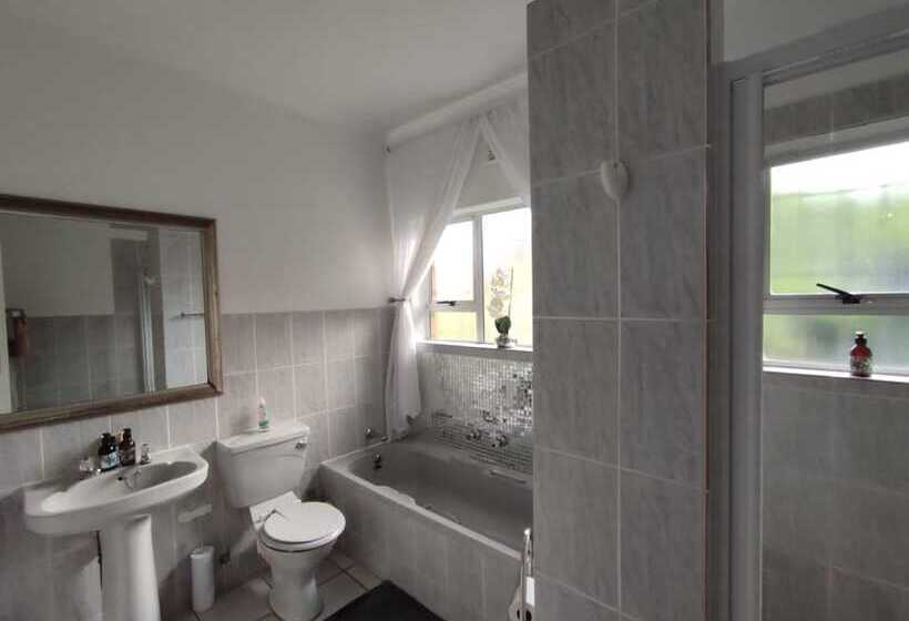 פנסיון Hillton Manor Guest House