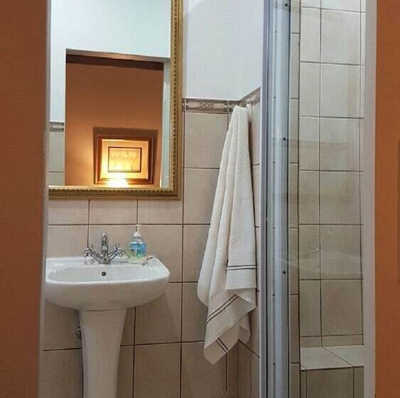 פנסיון Hillton Manor Guest House