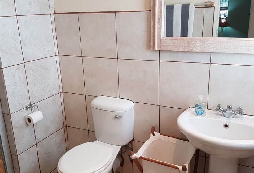 פנסיון Hillton Manor Guest House