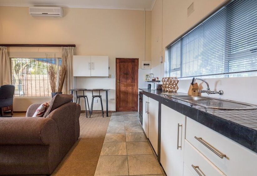 פנסיון Hillton Manor Guest House