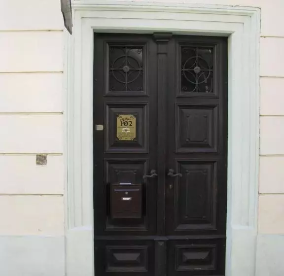 پانسیون Penzion 102